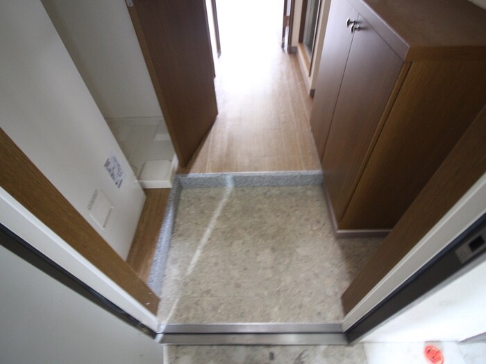 物件内観写真7　(玄関)