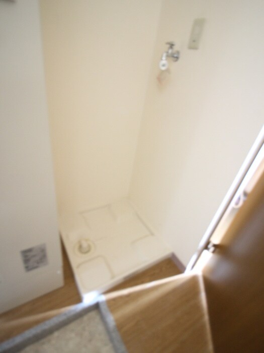 物件内観写真10　(洗濯機置場)