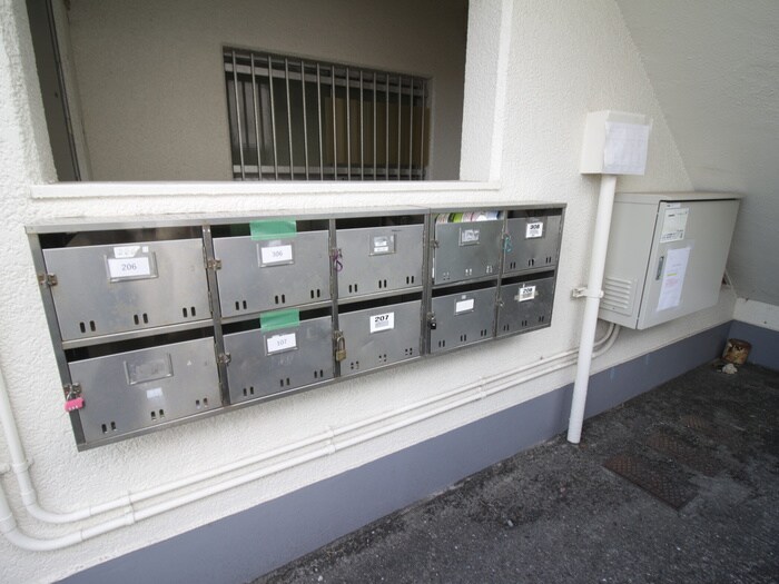 物件外観写真4　(エントランス部分)