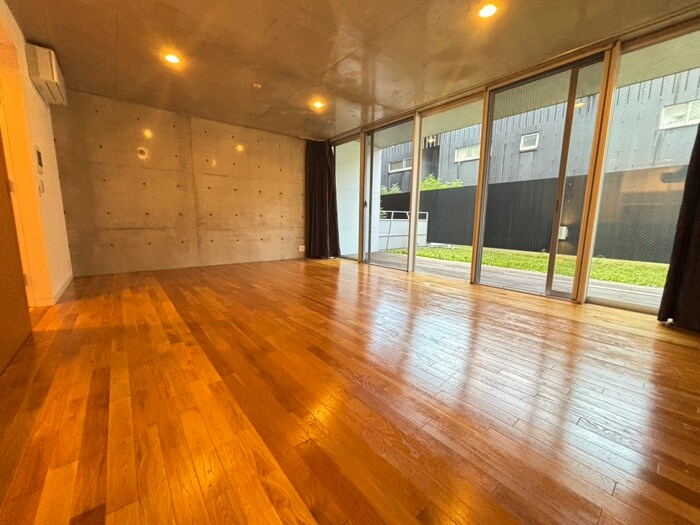 物件内観写真4　(居室)