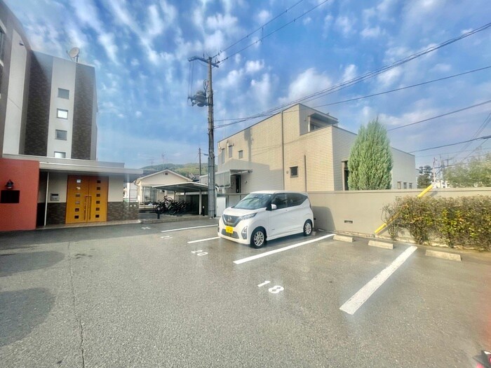 物件外観写真4　(駐車場)