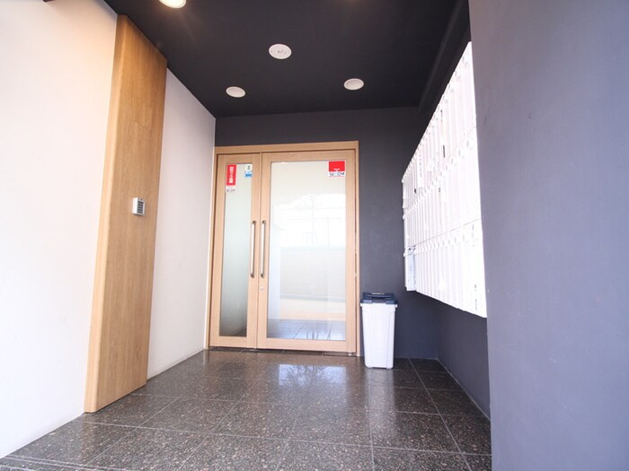 物件外観写真2　(エントランス部分)