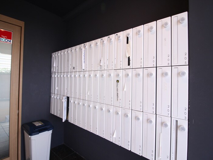 物件外観写真4　(エントランス部分)