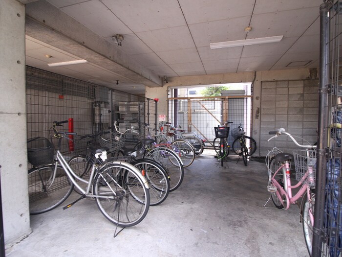 物件外観写真6　(駐輪場)