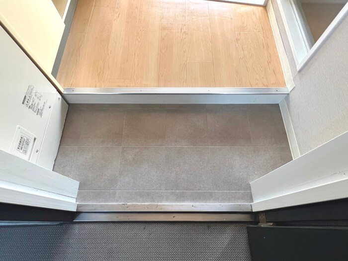 物件内観写真13　(玄関)
