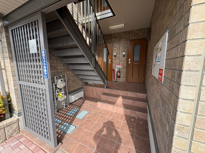 物件外観写真2　(エントランス部分)