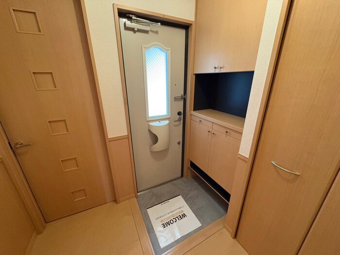 物件内観写真14　(玄関)