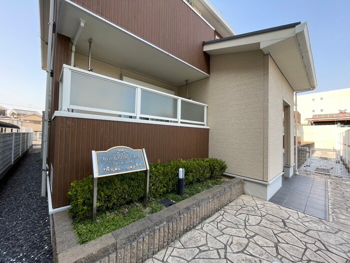 物件外観写真2　(エントランス部分)