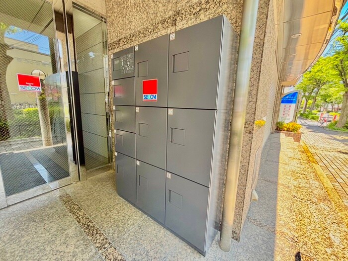 物件外観写真4　(エントランス部分)