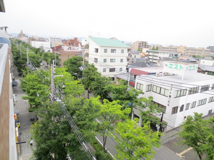 物件内観写真16　(室内からの展望)