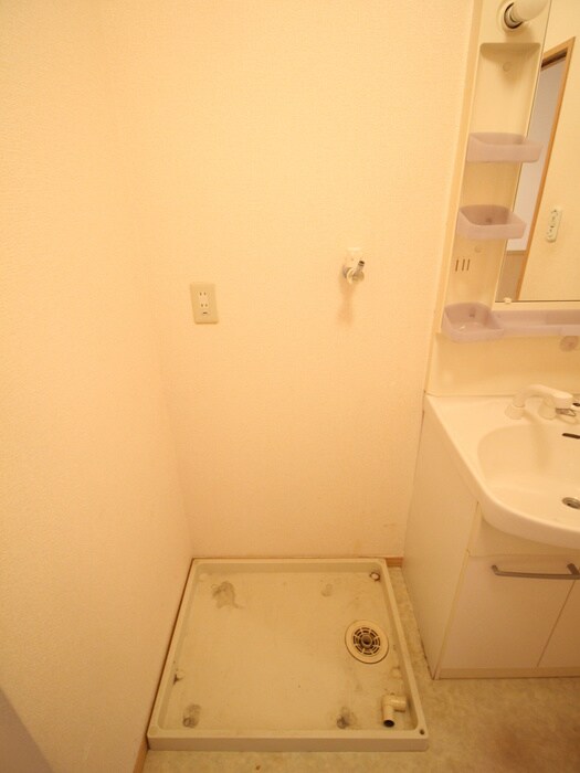 物件内観写真13　(洗濯機置場)