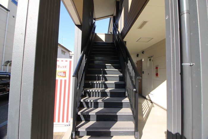 物件外観写真4　(エントランス部分)