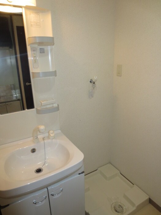 物件内観写真13　(洗濯機置場)