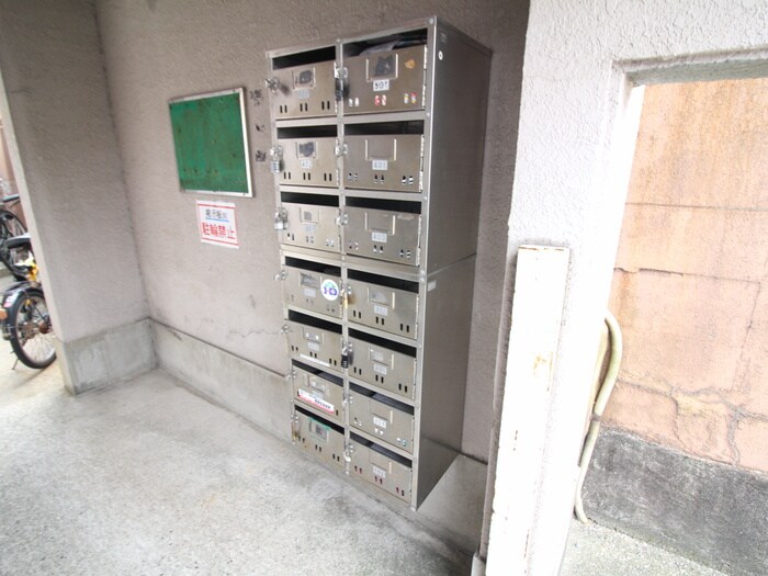 物件外観写真4　(エントランス部分)