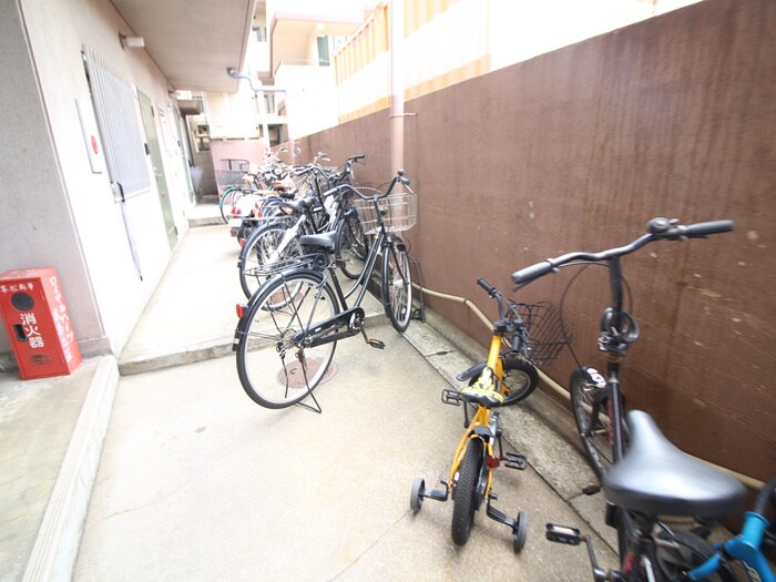 物件外観写真5　(駐輪場)