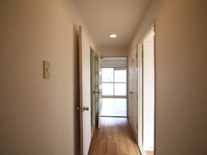 物件内観写真18　(廊下)