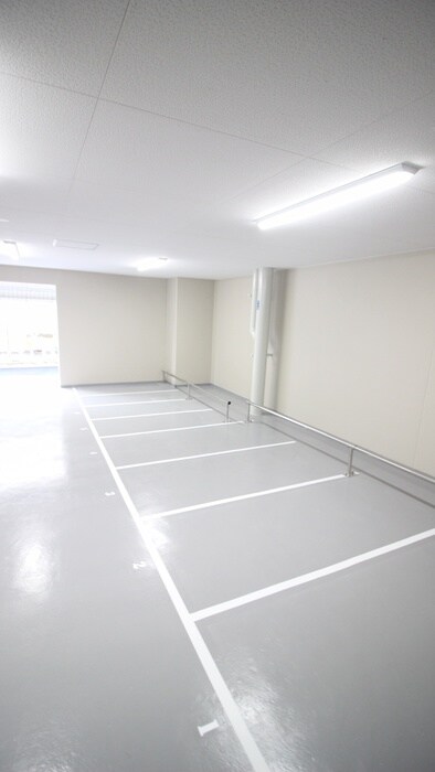 物件外観写真5　(バイク置き場)