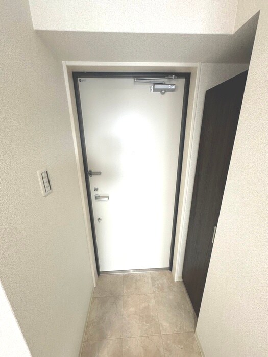 物件内観写真12　(玄関)