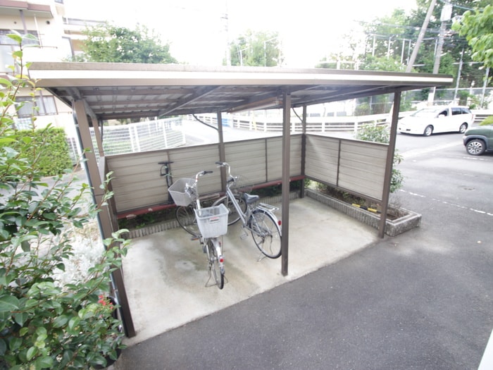 物件外観写真2　(駐輪場)