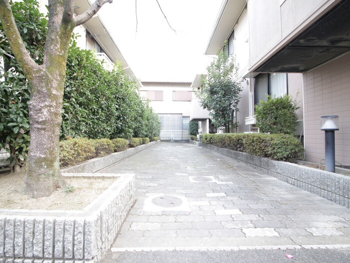 物件外観写真5　(エントランス部分)