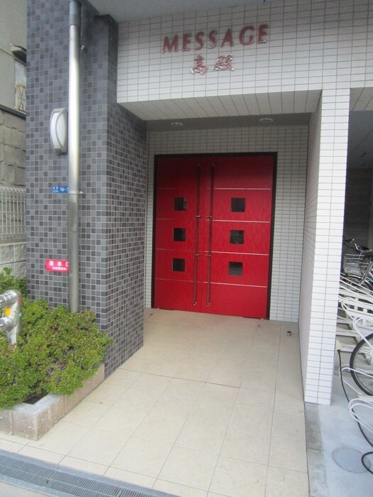 物件外観写真2　(エントランス部分)