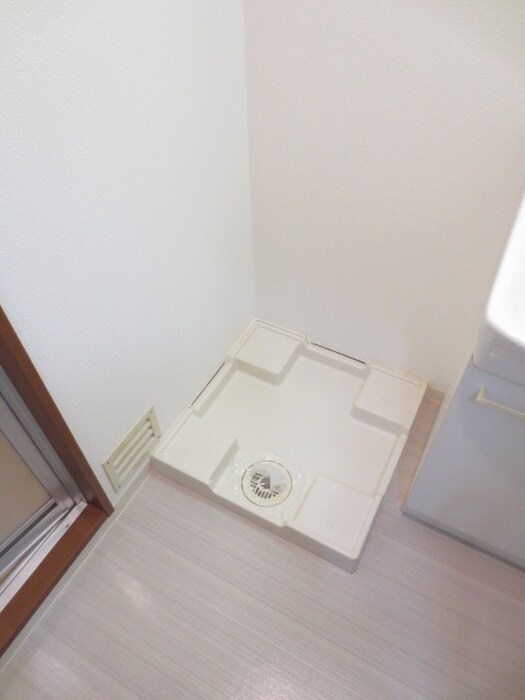 物件内観写真8　(洗濯機置場)