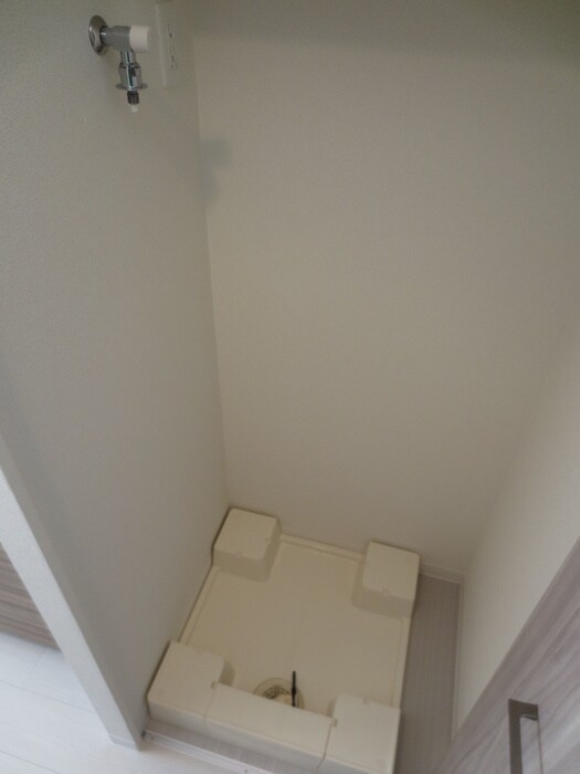 物件内観写真16　(洗濯機置場)