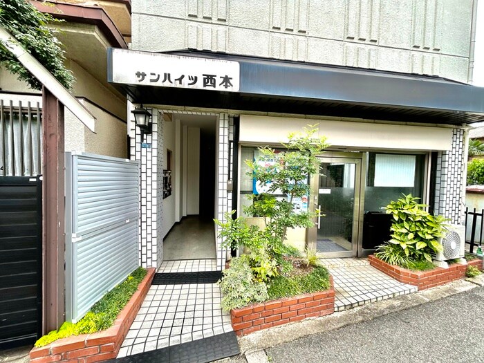 物件外観写真3　(エントランス部分)