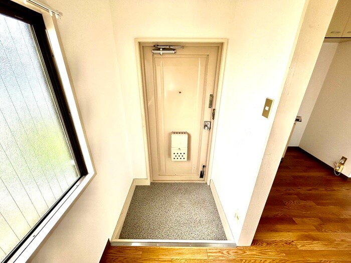 物件内観写真12　(玄関)
