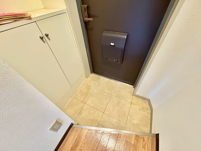 物件内観写真16　(玄関)