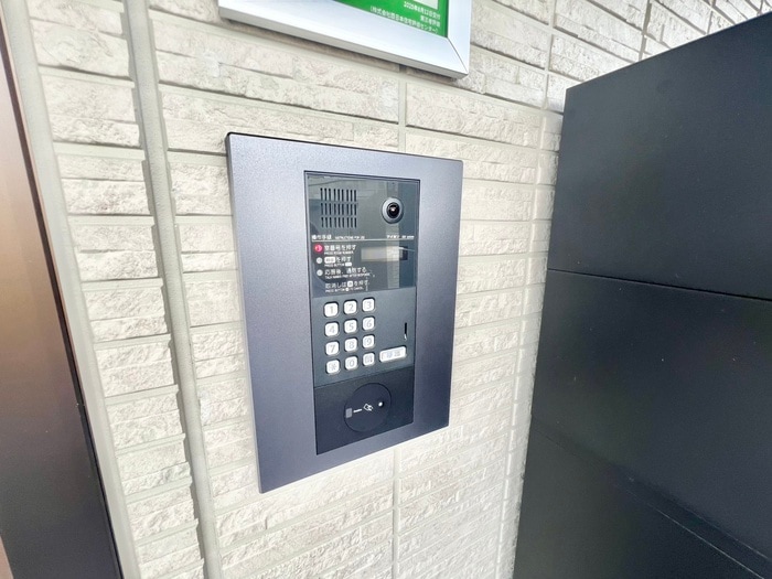 物件外観写真3　(エントランス部分)