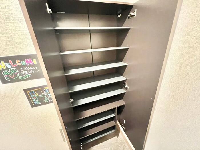 物件内観写真18　(靴箱)