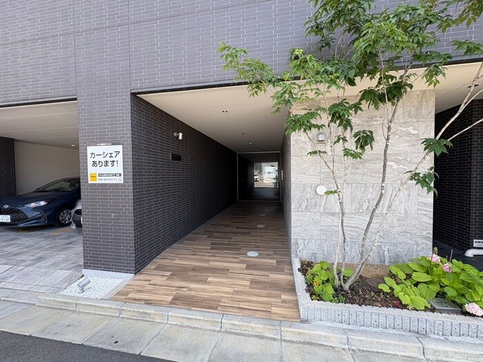 物件外観写真2　(エントランス部分)