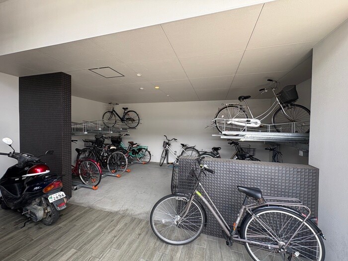 物件外観写真3　(駐輪場)