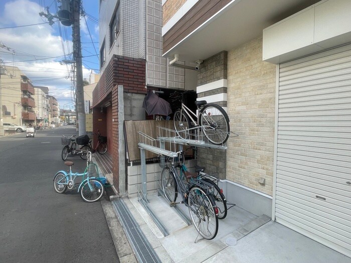 物件外観写真4　(駐輪場)