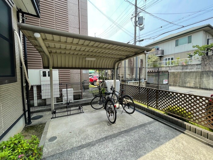 物件外観写真4　(駐輪場)
