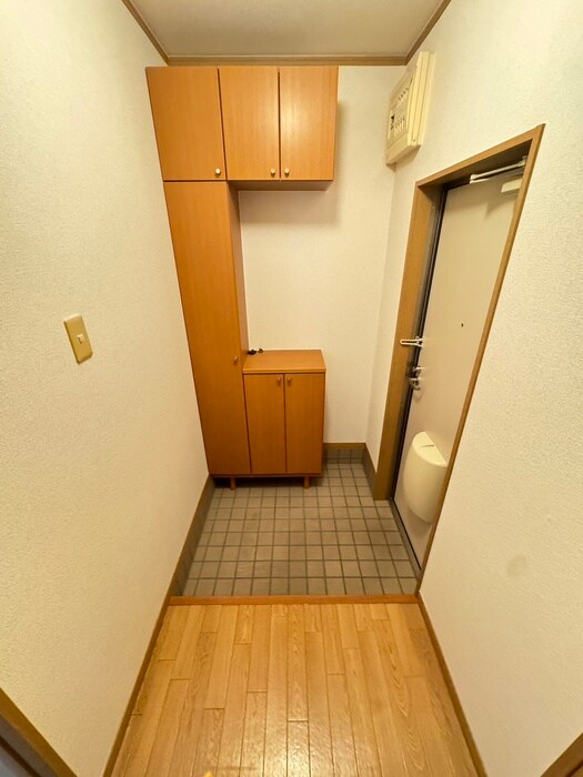 物件内観写真16　(玄関)