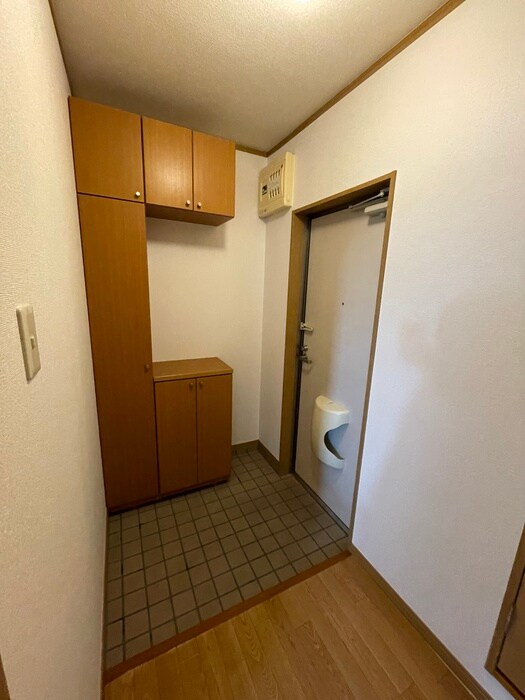 物件内観写真16　(玄関)
