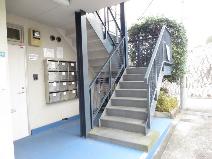 物件外観写真5　(エントランス部分)