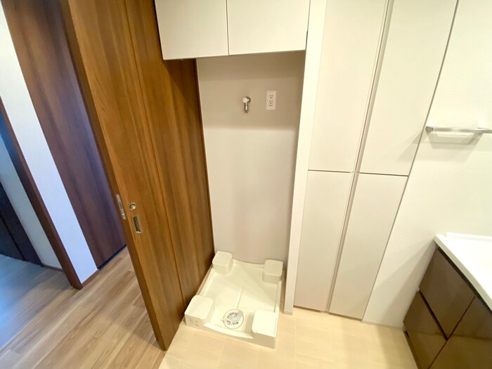 物件内観写真12　(洗濯機置場)