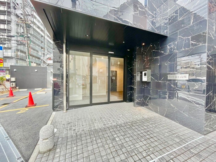 物件外観写真2　(エントランス部分)