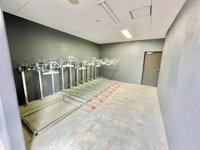 物件外観写真4　(駐輪場)