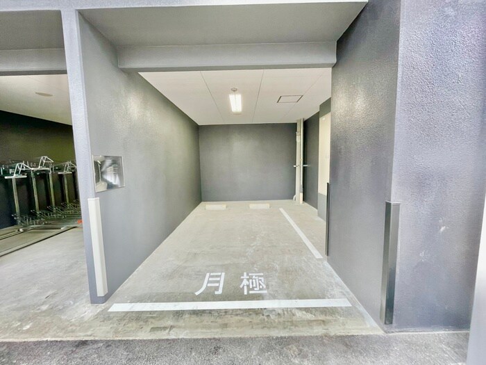 物件外観写真5　(駐車場)