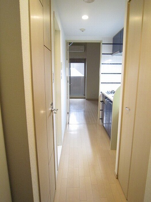 物件内観写真12　(玄関)