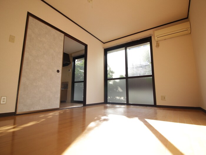 物件内観写真8　(居室)