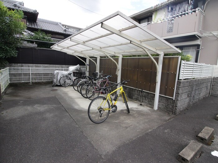 物件外観写真4　(駐輪場)