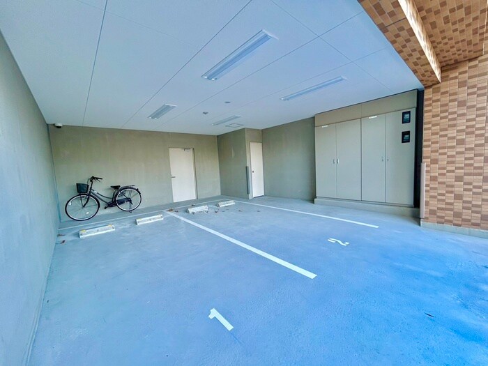 物件外観写真6　(駐車場)