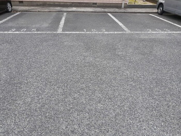 物件外観写真2　(駐車場)