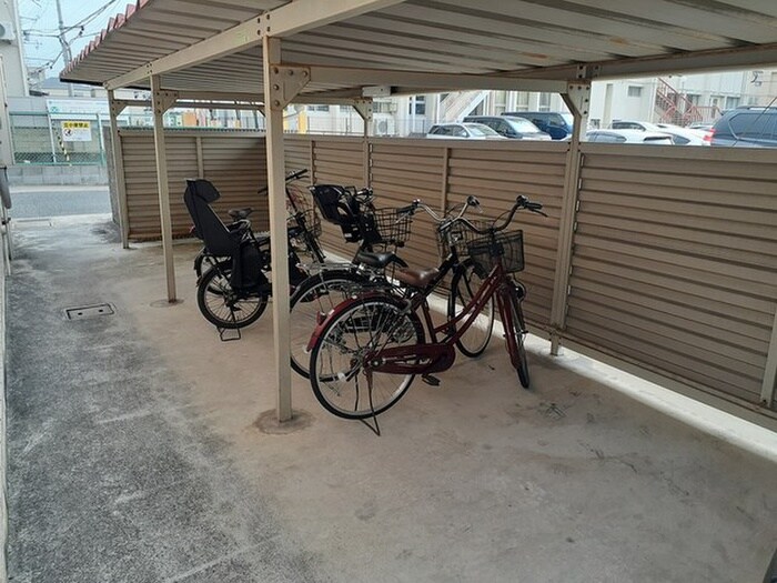 物件外観写真3　(駐輪場)