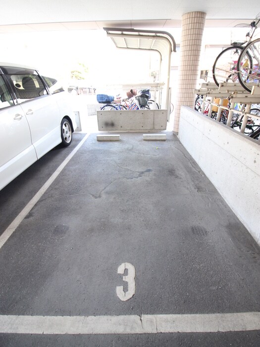 物件外観写真5　(駐車場)